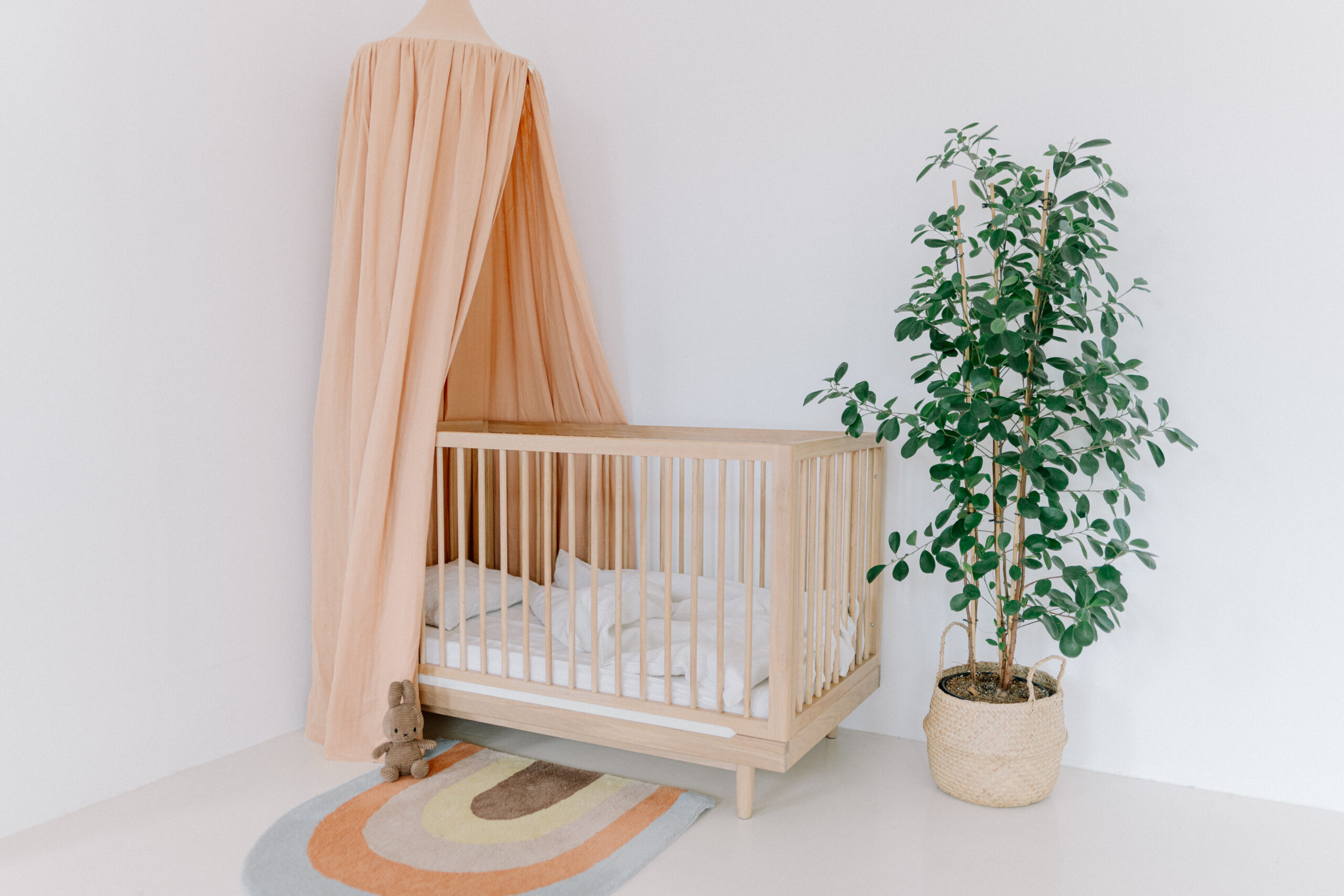 Naturligt småstribet børnelagen