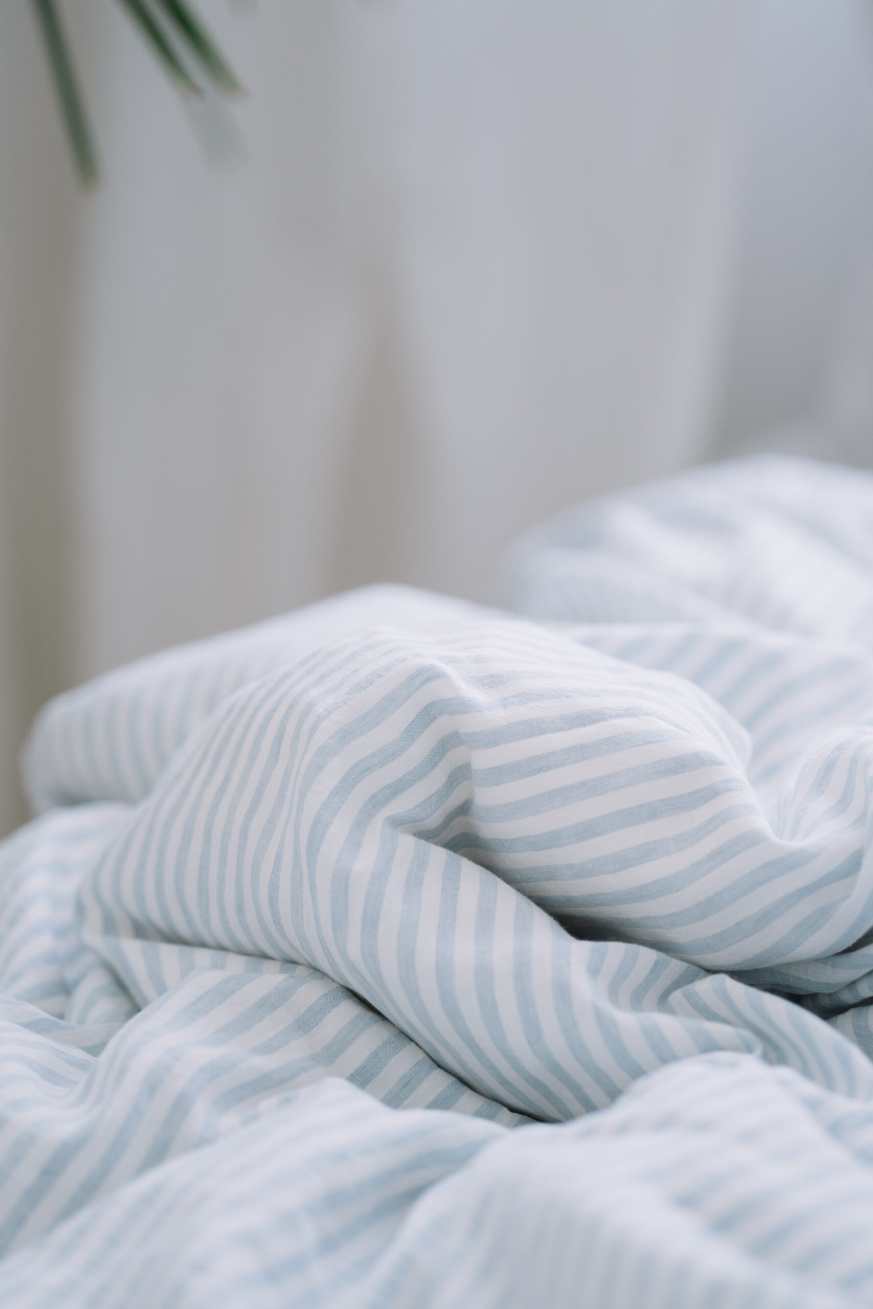 Sæt Dusty Blue Large Stripes Sheet 90x200 og Pilot Cover 150x200