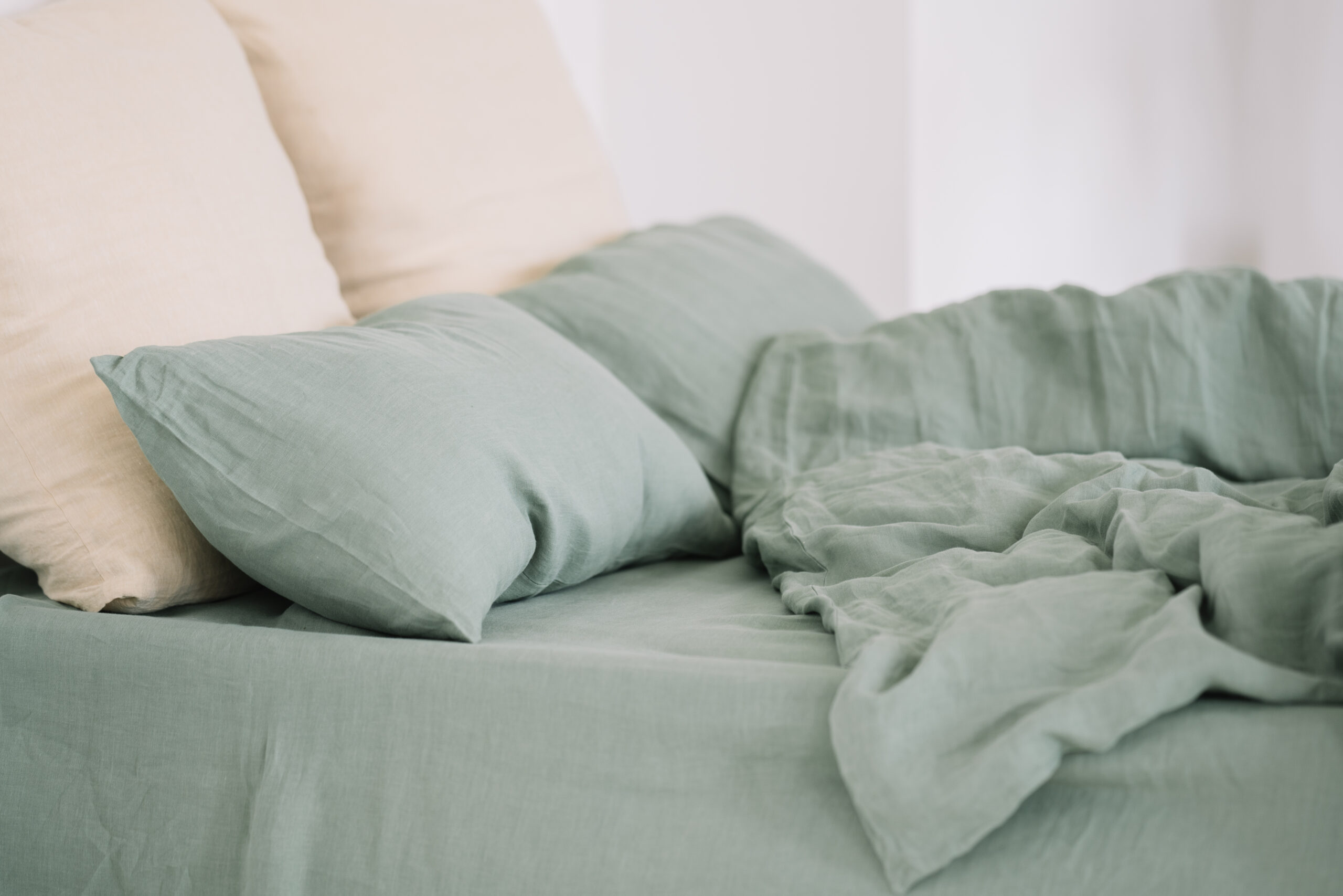 Sæt mintgrønt pudebetræk 50x60 og lagen 90x200