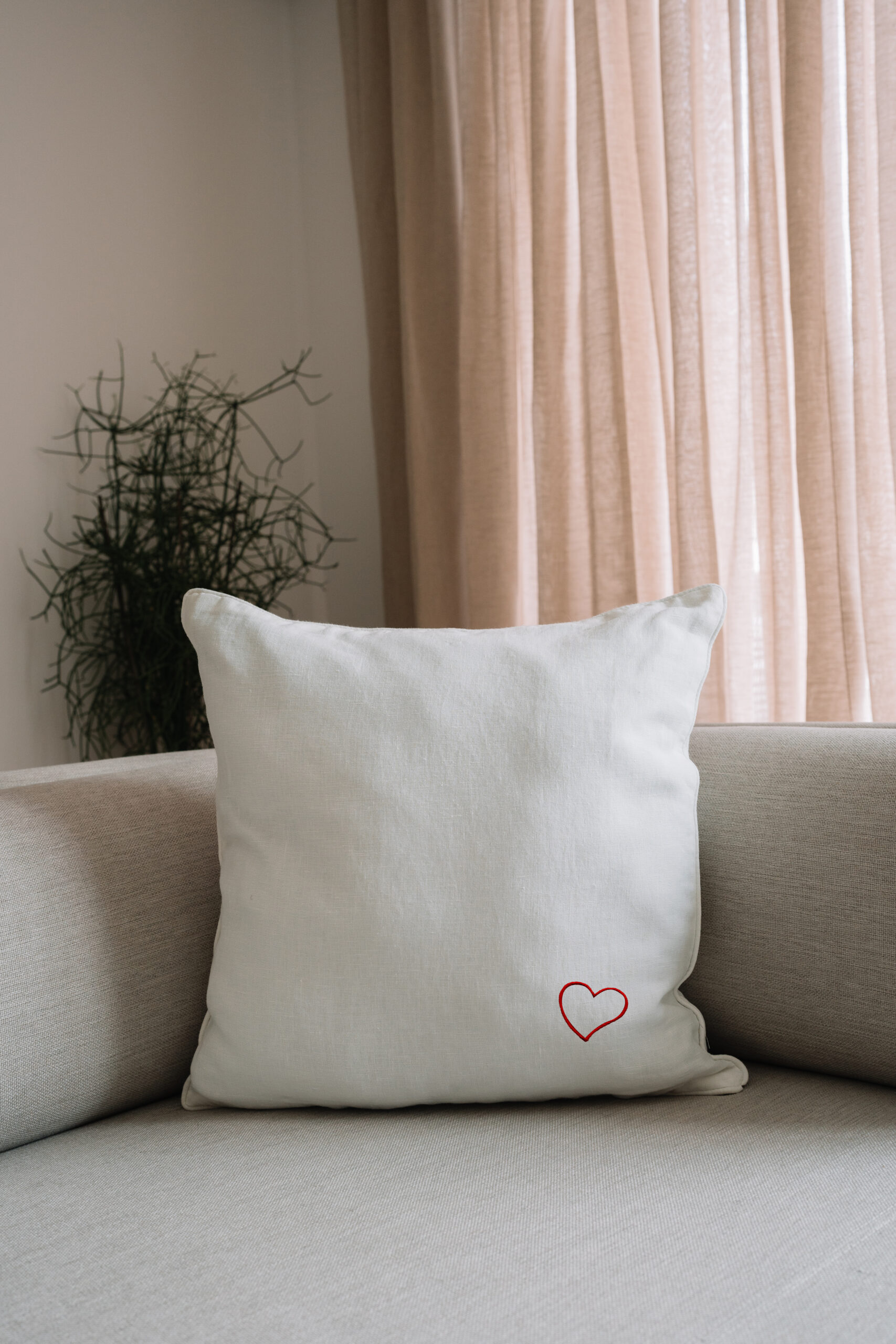 Pude i CLASIC 50x50 cm med enkelt broderi