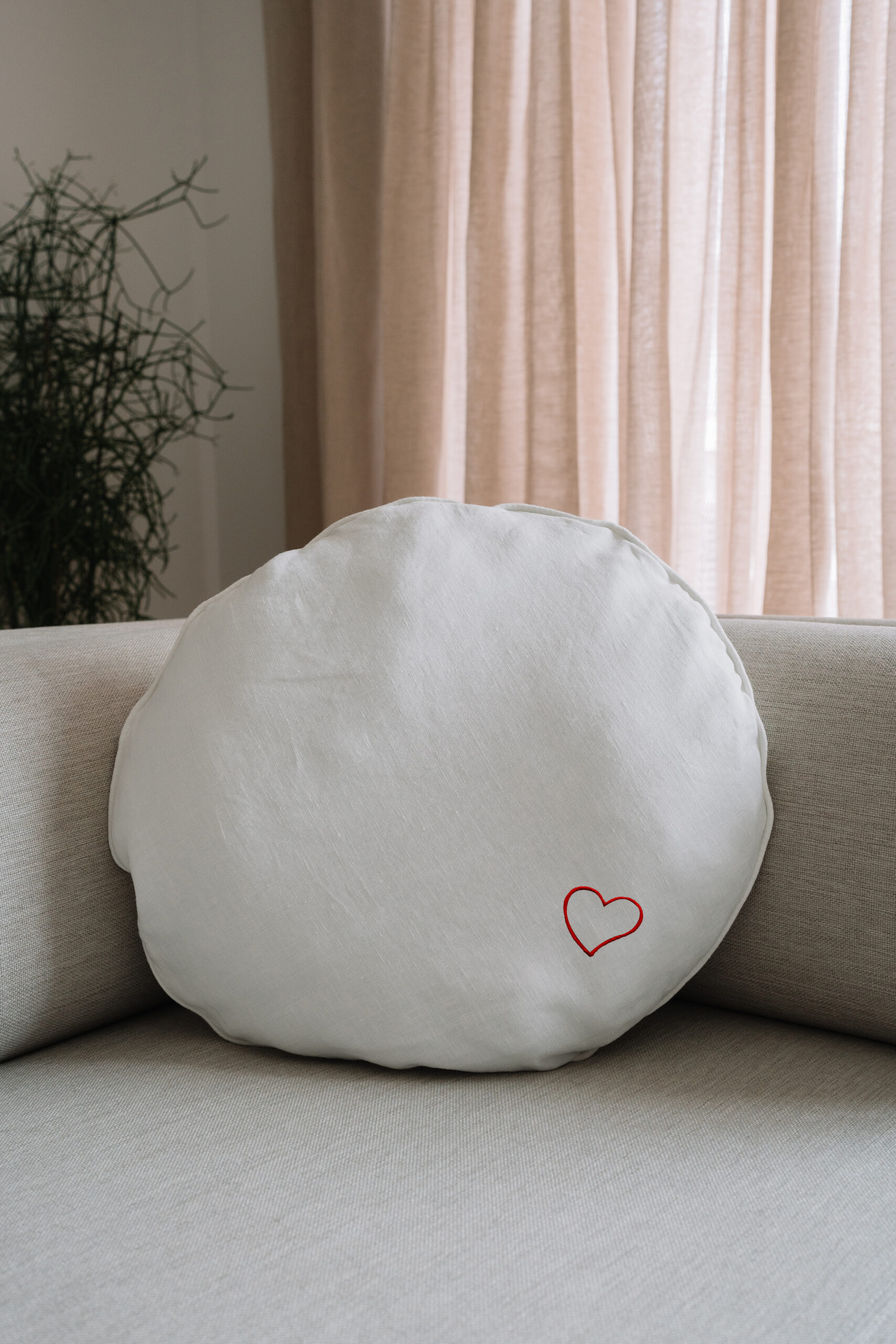 Pude i LUNA med løbegang diameter 50 med enkelt broderi