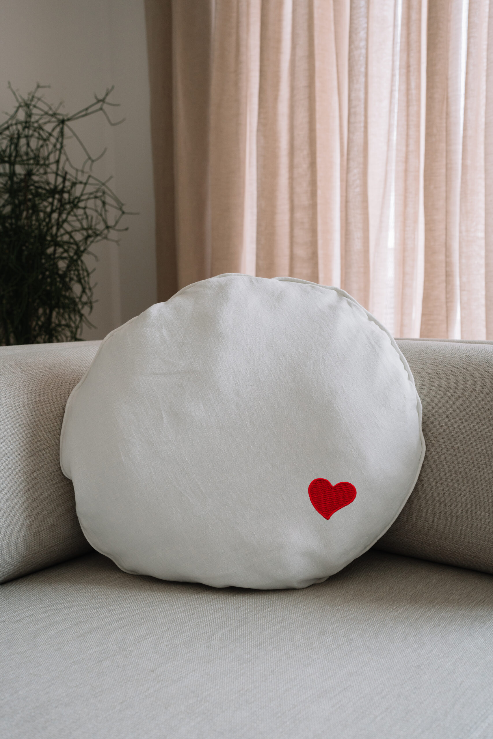 Pude i LUNA med 50 cm diameter snor med broderi