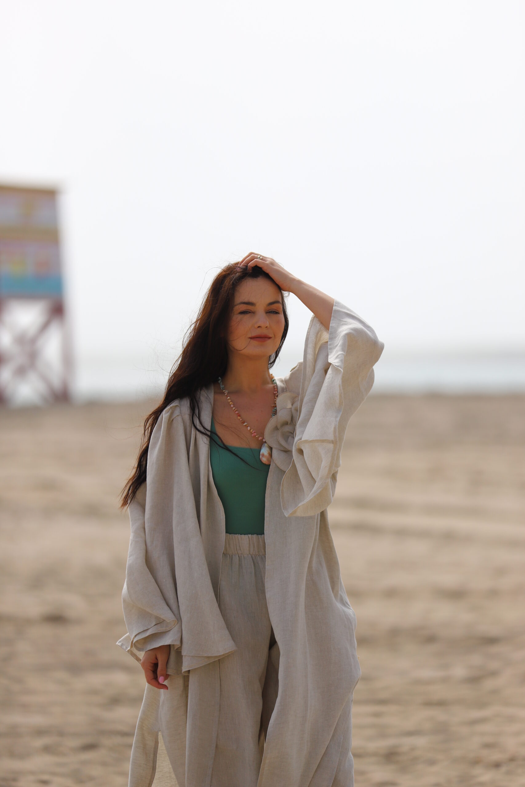 Kimono i sæt med blomst og bukser i hør